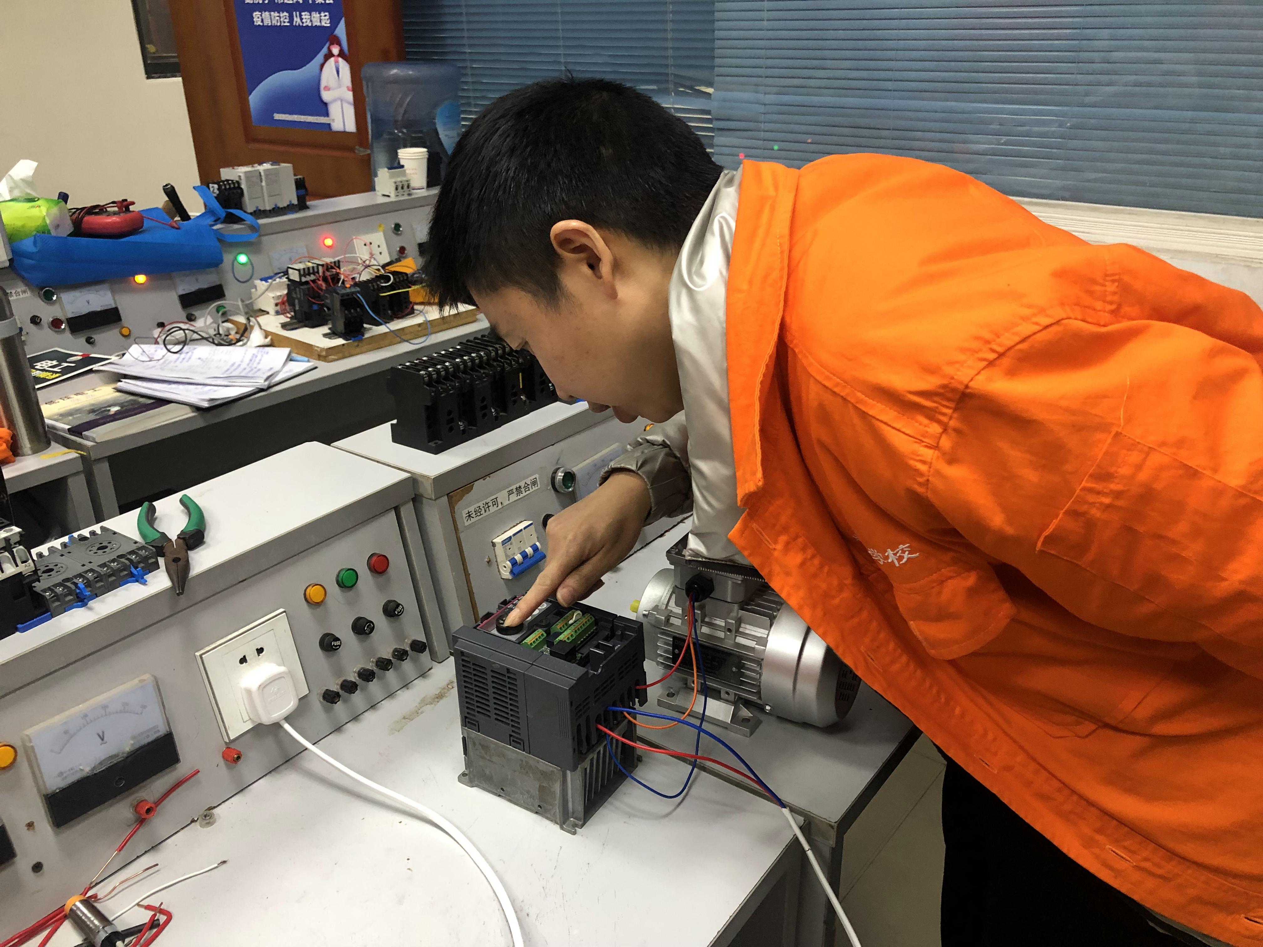 科目八：故障维修
